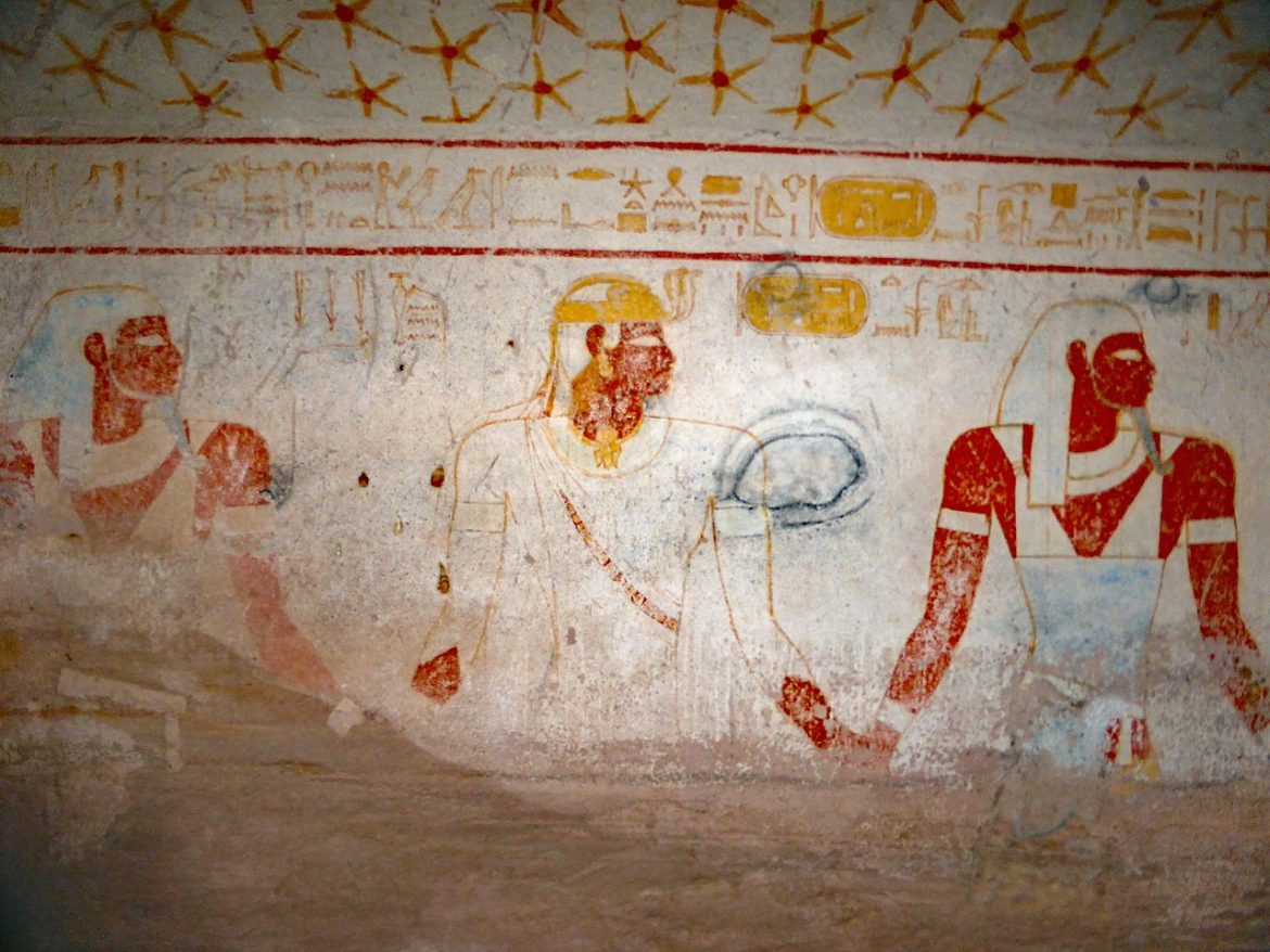 1280px-Burial_Chamber_of_the_tomb_of_Tanutamani_(2)_(33809906071)